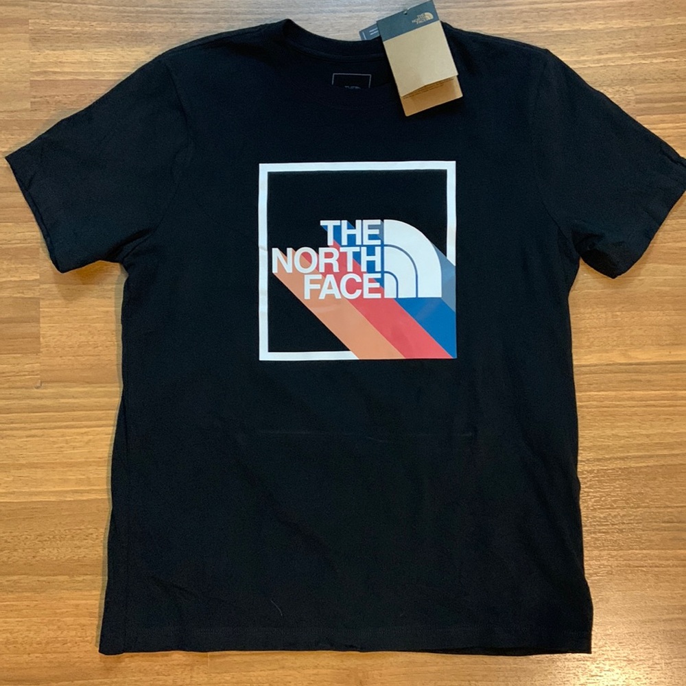 Women's The North Face graphic tee NWT - Picture 1 of 4